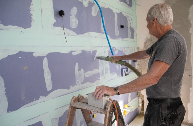 Hirschi_Isolationen_AG_Boenigen_Interlaken_Einblasdaemmtechnik_Nachhaltig_Isolieren