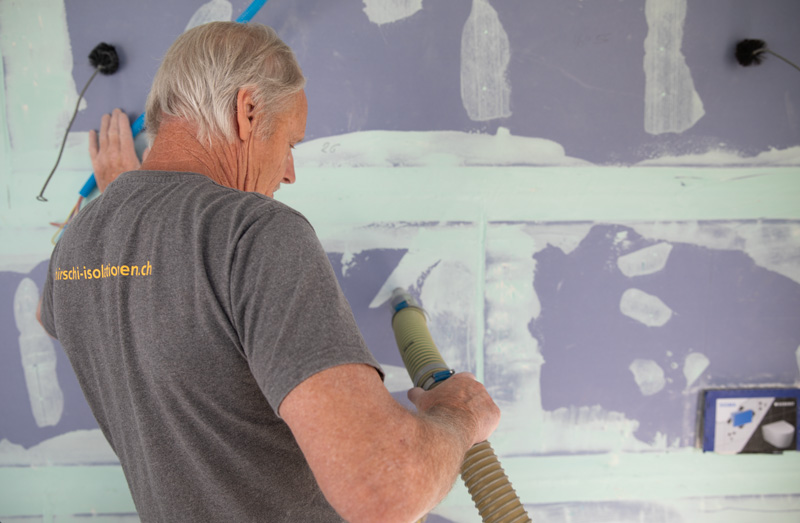 Hirschi_Isolationen_AG_Boenigen_Interlaken_Einblasdaemmtechnik_Nachhaltig_Sanieren_2